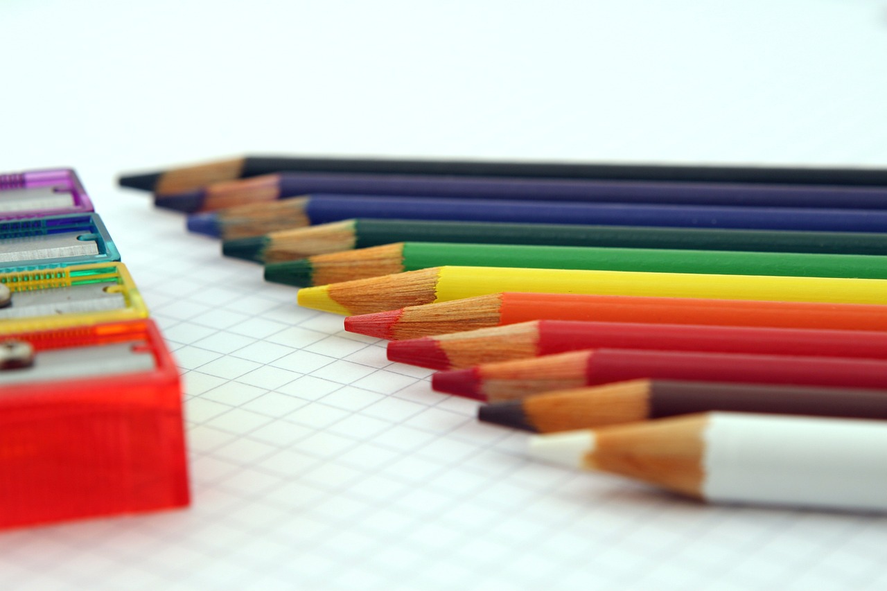 Krásné barevné tužky. 